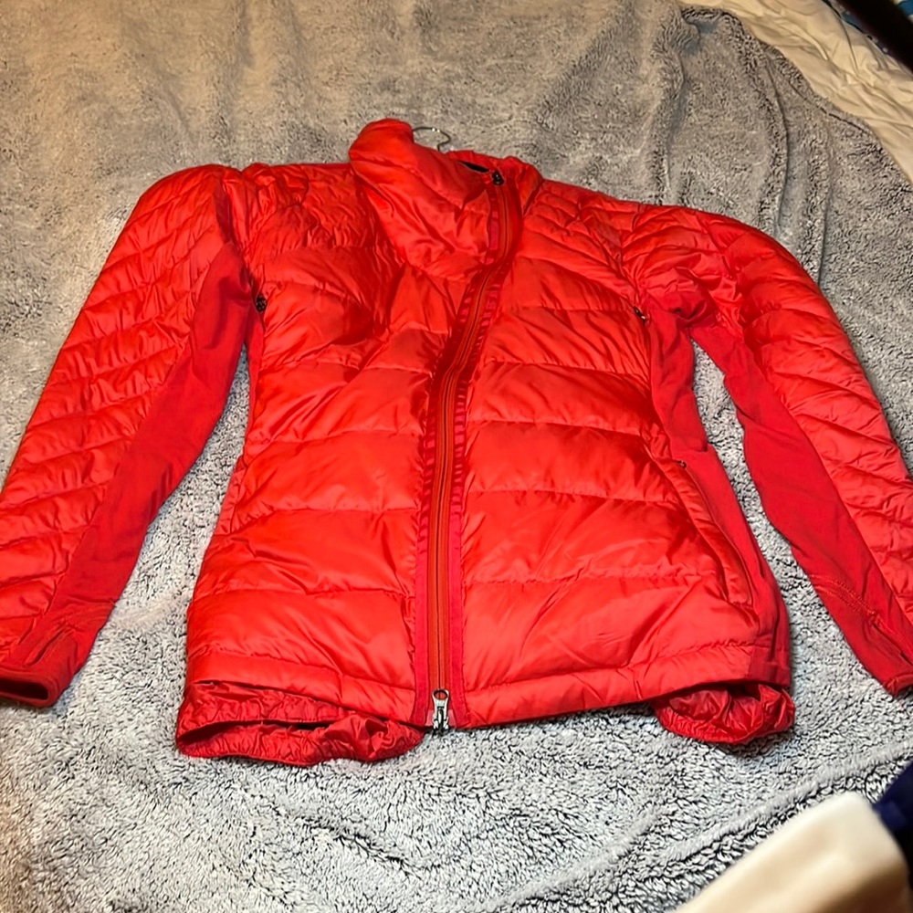 lululemon orange vibrant size 8 excellent condition. Worn twice